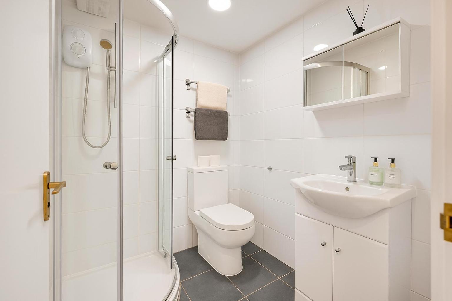 2 Bedroom Apartment Near City Centre, Uni & Parks! Cardiff Exterior photo